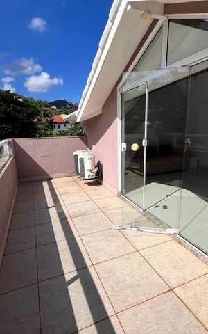 Casa de condomínio à venda com 173m², 5 quartos e 2 vagas Casa de condomínio à venda com 173m², 5 quartos e 2 vagasVaranda Suíte 01
