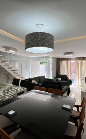 Casa de condomínio à venda com 173m², 5 quartos e 2 vagas Casa de condomínio à venda com 173m², 5 quartos e 2 vagasSala