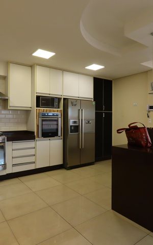 Casa à venda com 500m², 4 quartos e 4 vagasCozinha
