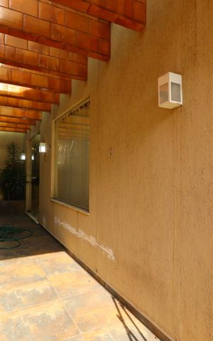 Casa à venda com 500m², 4 quartos e 4 vagasCorredor externo