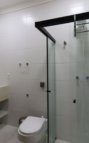 Casa à venda com 500m², 4 quartos e 4 vagasBanheiro da Suíte 1