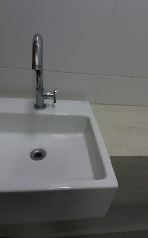 Casa à venda com 500m², 4 quartos e 4 vagasBanheiro da Suíte 1 - Pia