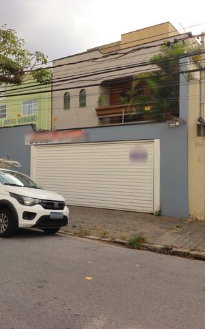 Casa à venda com 500m², 4 quartos e 4 vagasFachada