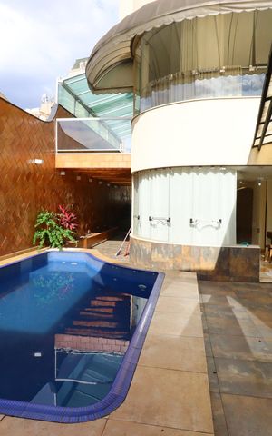 Casa à venda com 500m², 4 quartos e 4 vagasPiscina