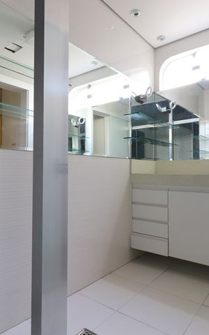 Casa à venda com 500m², 4 quartos e 4 vagasBanheiro da Suíte 2
