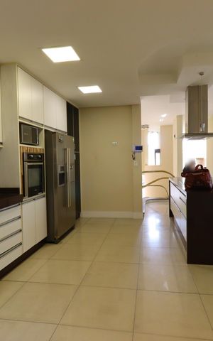 Casa à venda com 500m², 4 quartos e 4 vagasCozinha