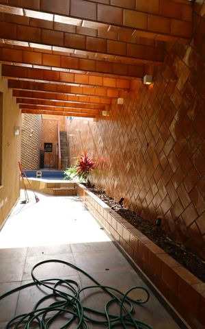Casa à venda com 500m², 4 quartos e 4 vagasCorredor externo