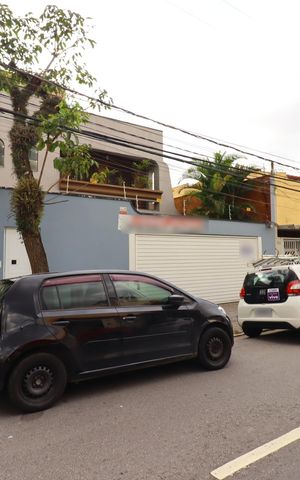 Casa à venda com 500m², 4 quartos e 4 vagasFachada
