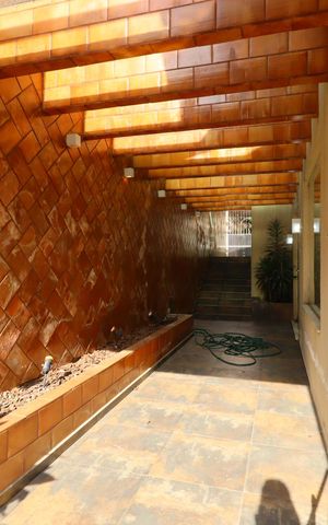 Casa à venda com 500m², 4 quartos e 4 vagasCorredor externo