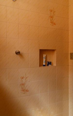 Casa à venda com 185m², 4 quartos e 1 vaga Casa à venda com 185m², 4 quartos e 1 vagaBanheiro 2
