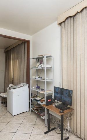 Casa à venda com 300m², 5 quartos e 3 vagas Casa à venda com 300m², 5 quartos e 3 vagasCasa frente - Sala