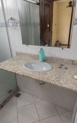 Casa à venda com 300m², 5 quartos e 3 vagas Casa à venda com 300m², 5 quartos e 3 vagasCasa fundos - Banheiro Social