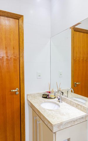 Apartamento à venda com 139m², 2 quartos e 2 vagas Apartamento à venda com 139m², 2 quartos e 2 vagasBanheiro da Suíte