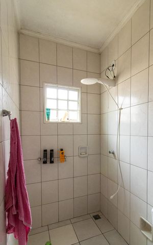 Casa à venda com 170m², 3 quartos e 4 vagas Casa à venda com 170m², 3 quartos e 4 vagasBanheiro do Quarto 2