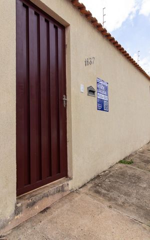 Casa à venda com 170m², 3 quartos e 4 vagas Casa à venda com 170m², 3 quartos e 4 vagasFachada