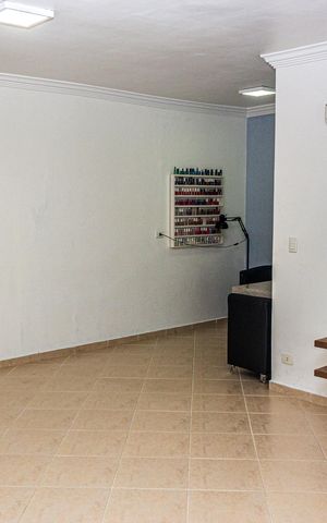 Casa à venda com 300m², 3 quartos e 2 vagas Casa à venda com 300m², 3 quartos e 2 vagasSala 2