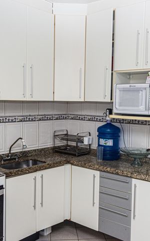Casa à venda com 300m², 3 quartos e 2 vagas Casa à venda com 300m², 3 quartos e 2 vagasCozinha