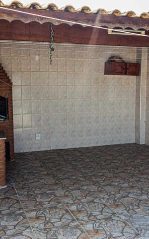 Casa à venda com 300m², 3 quartos e 2 vagas Casa à venda com 300m², 3 quartos e 2 vagasChurrasqueira