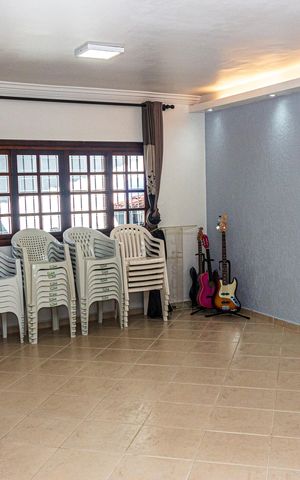 Casa à venda com 300m², 3 quartos e 2 vagas Casa à venda com 300m², 3 quartos e 2 vagasSala 2