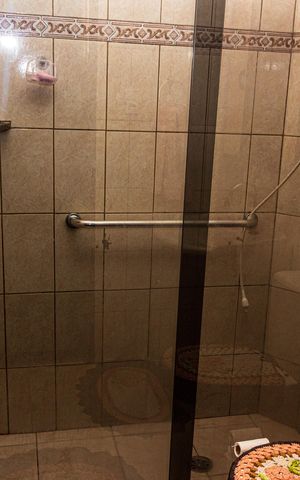 Casa à venda com 300m², 3 quartos e 2 vagas Casa à venda com 300m², 3 quartos e 2 vagasBanheiro