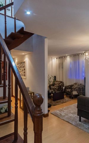Apartamento à venda com 170m², 3 quartos e 2 vagasSala (primeiro andar)