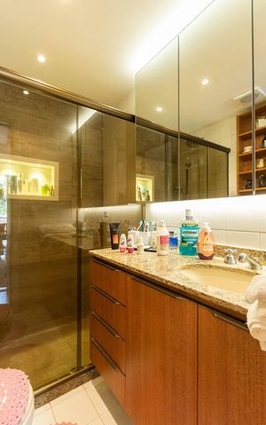 Apartamento à venda com 170m², 3 quartos e 2 vagasBanheiro Suíte 1 (segundo andar)