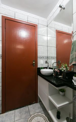 Casa à venda com 100m², 4 quartos e 2 vagas Casa à venda com 100m², 4 quartos e 2 vagasBanheiro 3