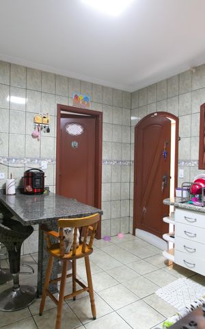Casa à venda com 100m², 4 quartos e 2 vagas Casa à venda com 100m², 4 quartos e 2 vagasCozinha