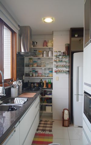 Apartamento à venda com 215m², 2 quartos e 2 vagasCozinha