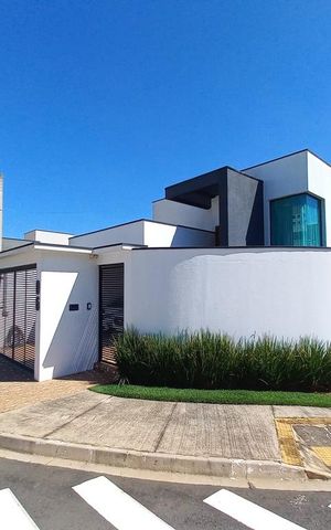 Casa à venda com 225m², 3 quartos e 2 vagas Casa à venda com 225m², 3 quartos e 2 vagasFachada do Prédio