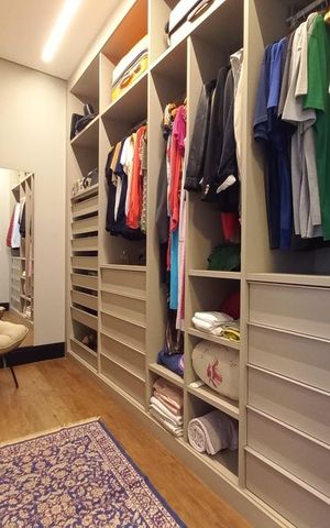 Casa à venda com 225m², 3 quartos e 2 vagas Casa à venda com 225m², 3 quartos e 2 vagasCloset da suíte