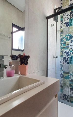 Casa à venda com 225m², 3 quartos e 2 vagas Casa à venda com 225m², 3 quartos e 2 vagasBanheiro da Suíte