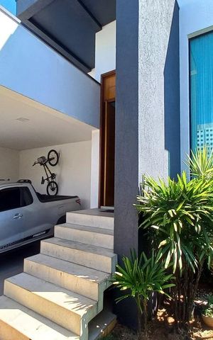 Casa à venda com 225m², 3 quartos e 2 vagas Casa à venda com 225m², 3 quartos e 2 vagasFachada do Prédio