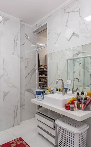 Casa à venda com 270m², 3 quartos e 4 vagasBanheiro da Suíte