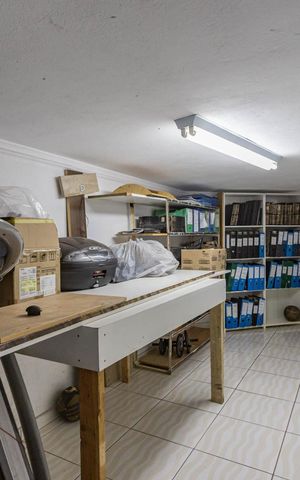 Casa à venda com 270m², 3 quartos e 4 vagasDeposito