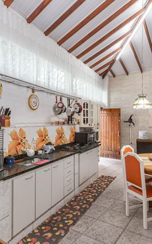 Casa à venda com 270m², 3 quartos e 4 vagasSala/Cozinha