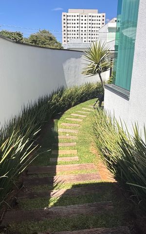 Casa à venda com 225m², 3 quartos e 2 vagasCorredor