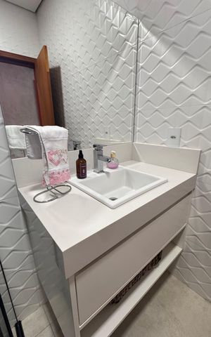 Casa à venda com 225m², 3 quartos e 2 vagasBanheiro