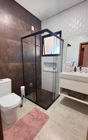 Casa à venda com 225m², 3 quartos e 2 vagasBanheiro