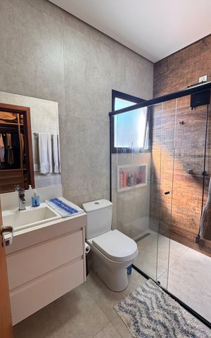 Casa à venda com 225m², 3 quartos e 2 vagasBanheiro da Suíte 1