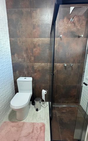Casa à venda com 225m², 3 quartos e 2 vagasBanheiro