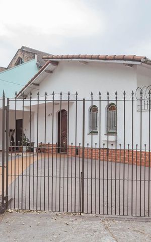 Casa à venda com 292m², 3 quartos e 3 vagasFachada