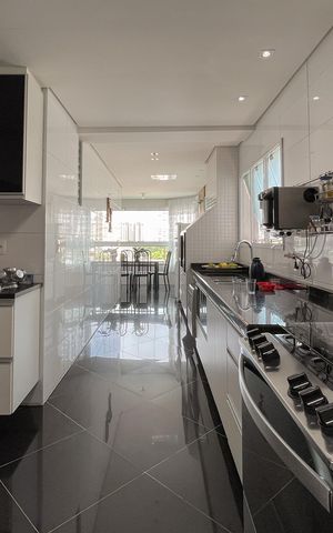 Apartamento à venda com 150m², 3 quartos e 6 vagas Apartamento à venda com 150m², 3 quartos e 6 vagasCozinha