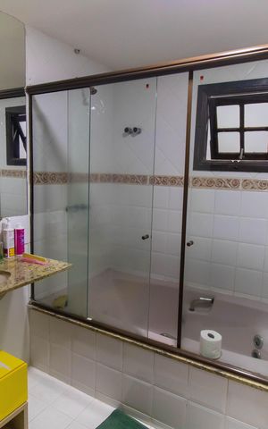 Casa à venda com 750m², 5 quartos e 4 vagas Casa à venda com 750m², 5 quartos e 4 vagasBanheiro da Suíte 2 (Casa 2)
