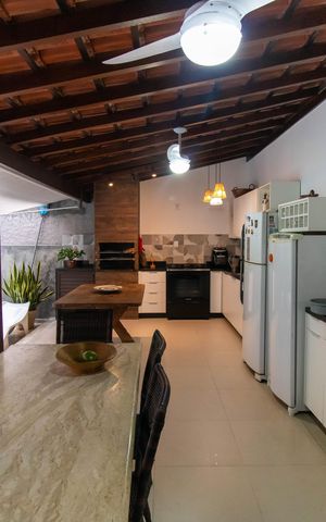 Casa à venda com 750m², 5 quartos e 4 vagas Casa à venda com 750m², 5 quartos e 4 vagasÁrea externa