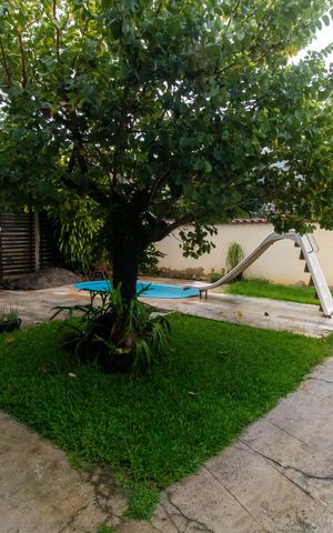 Casa à venda com 750m², 5 quartos e 4 vagas Casa à venda com 750m², 5 quartos e 4 vagasÁrea externa