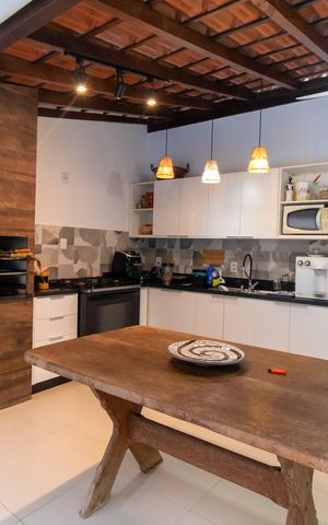 Casa à venda com 750m², 5 quartos e 4 vagas Casa à venda com 750m², 5 quartos e 4 vagasÁrea externa