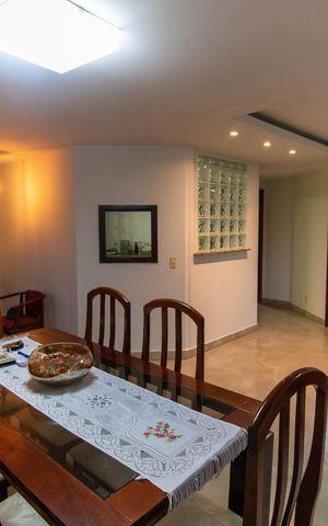 Casa à venda com 750m², 5 quartos e 4 vagas Casa à venda com 750m², 5 quartos e 4 vagasSala (Casa 2)