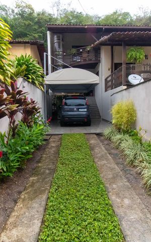 Casa à venda com 750m², 5 quartos e 4 vagas Casa à venda com 750m², 5 quartos e 4 vagasÁrea externa