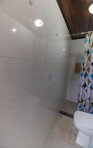 Casa à venda com 750m², 5 quartos e 4 vagas Casa à venda com 750m², 5 quartos e 4 vagasBanheiro de serviço (Casa 1)